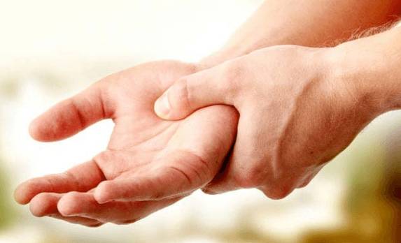 Голова болит кружится немеют руки