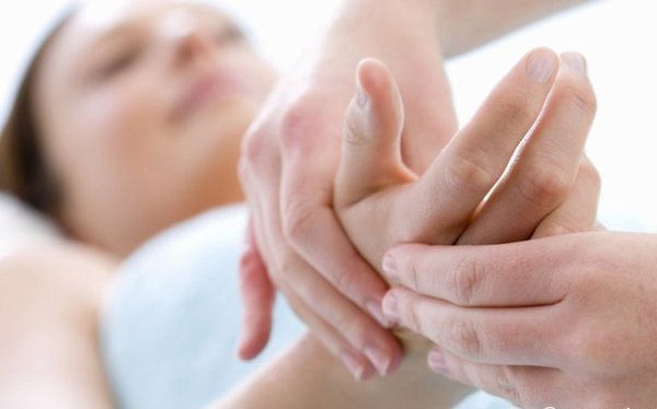 Болит спина если стоять на одном месте