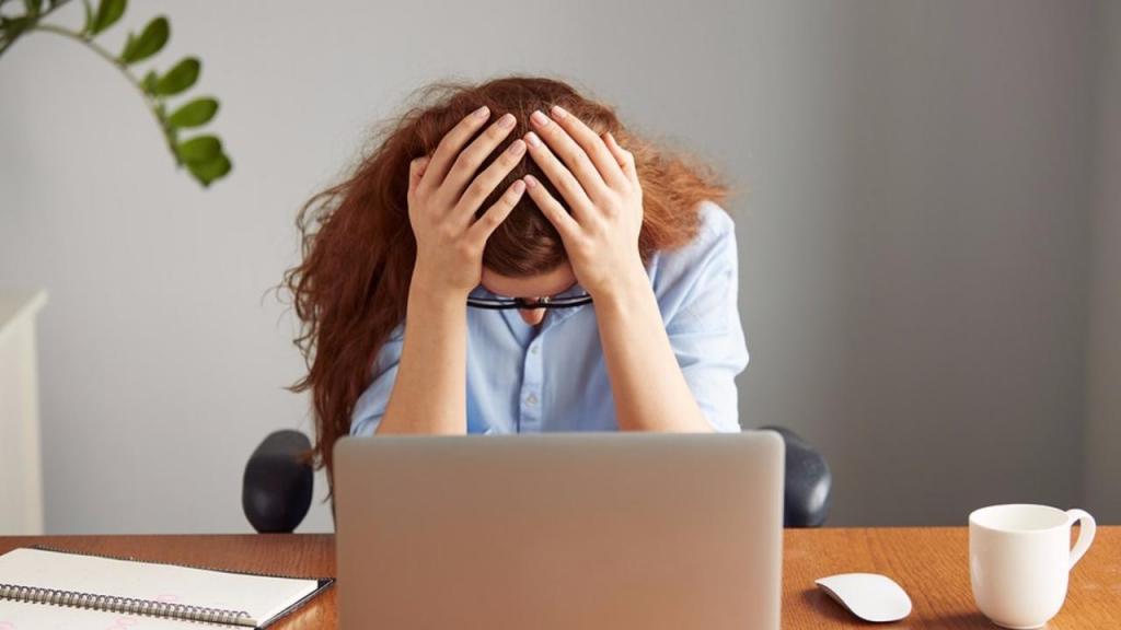 болит голова давит виски что делать