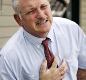 Боли в груди — возможные причины и способы лечения