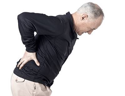 При ходьбе болит спина справа