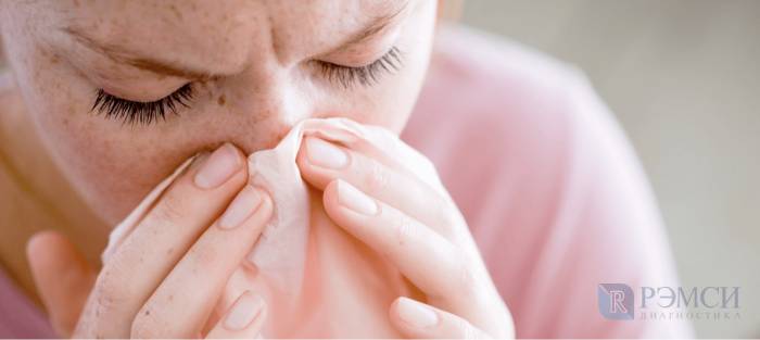 Ещё одна причина нехватки кислорода, из-за которой постоянно болит голова — банальный насморк