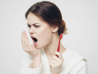 Болит голова от немозола