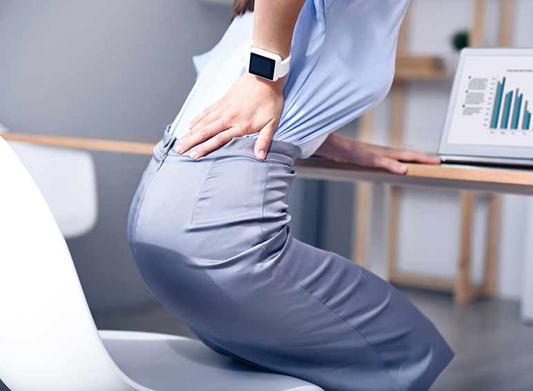 При вставании с постели болит спина