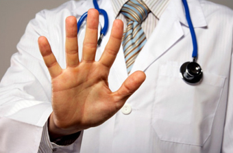 Что делать если болит внизу спины справа