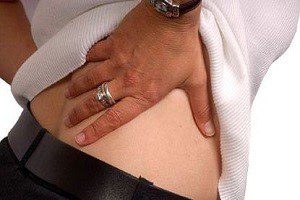 Что делать если болит внизу спины справа